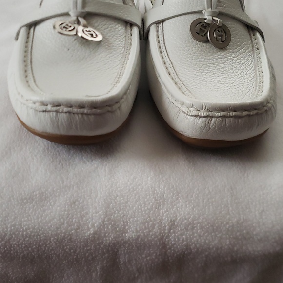 Shoes - Picture 4 of 6